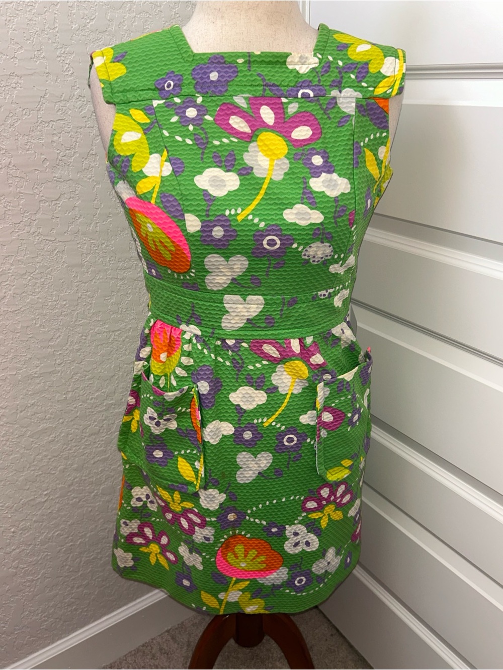 Young Traditions Vintage Retro Floral Print Sleeveless Textured Shift Mini Dress